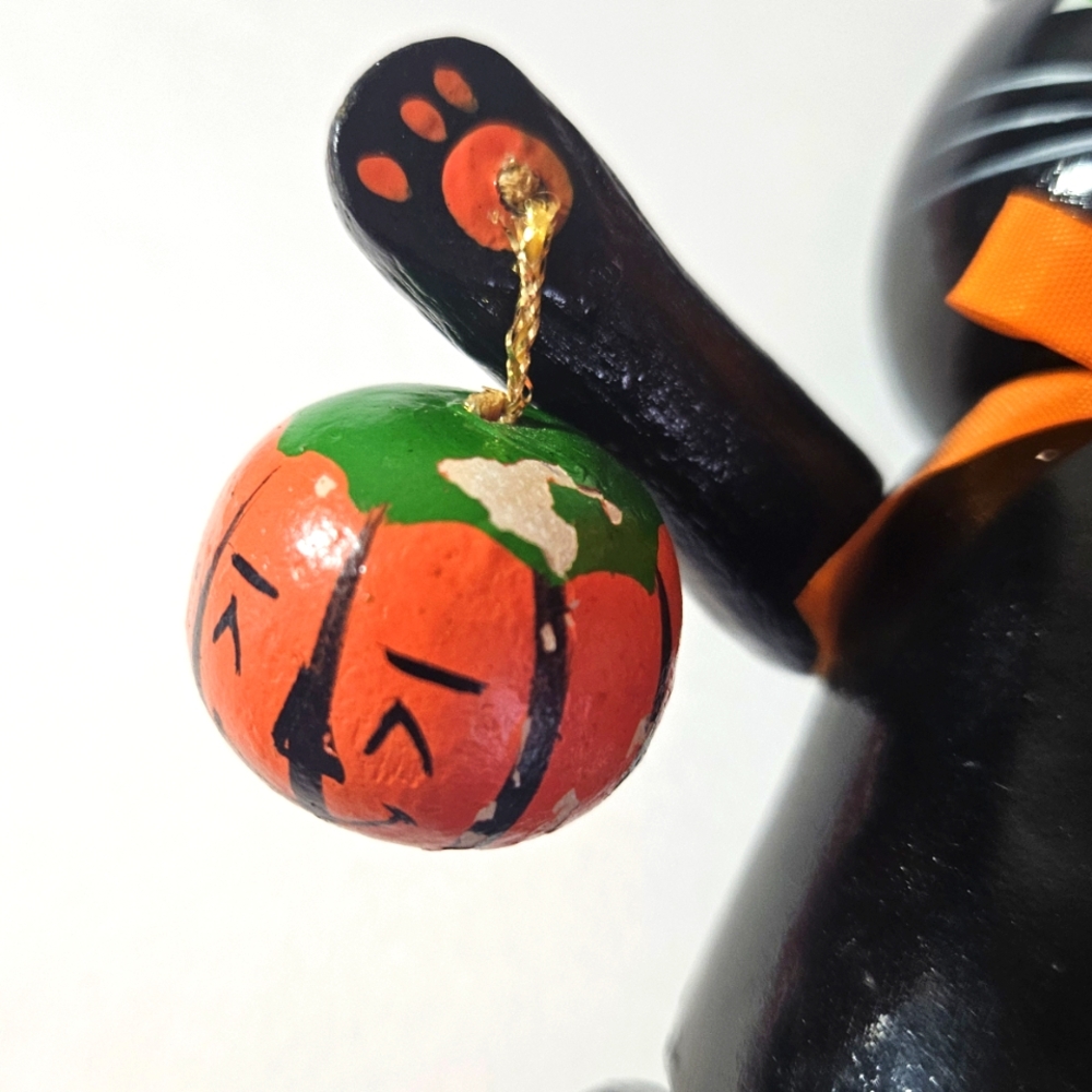 Halloween Black Cat Figurine with Jack-O'-Lantern & Orange Paper Mache Pumpkin. - Picture 6 of 8